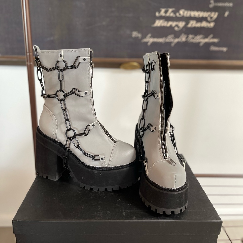 Demonia platform boots
